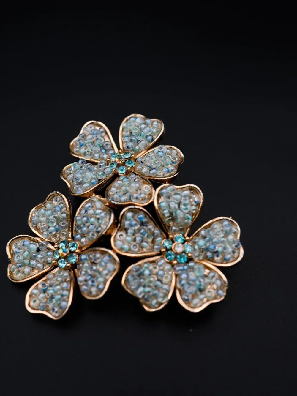 Vintage Blue Seed Bead 3 Flowers Brooch Gold Tone Floral Pin Forget Me